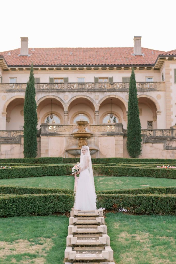 Bridal session at Philbrook Museum