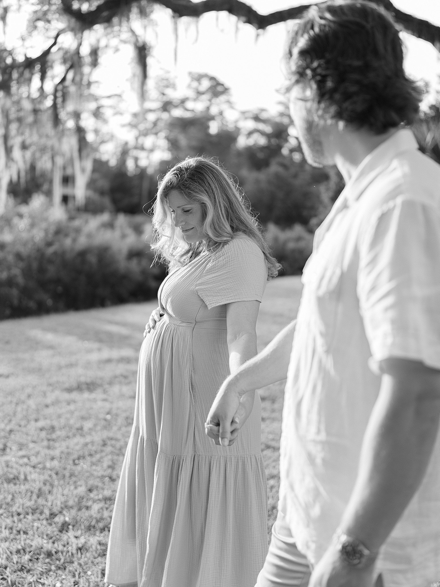 Couple on their babymoon sharing a sweet moment in Palmetto Bluff