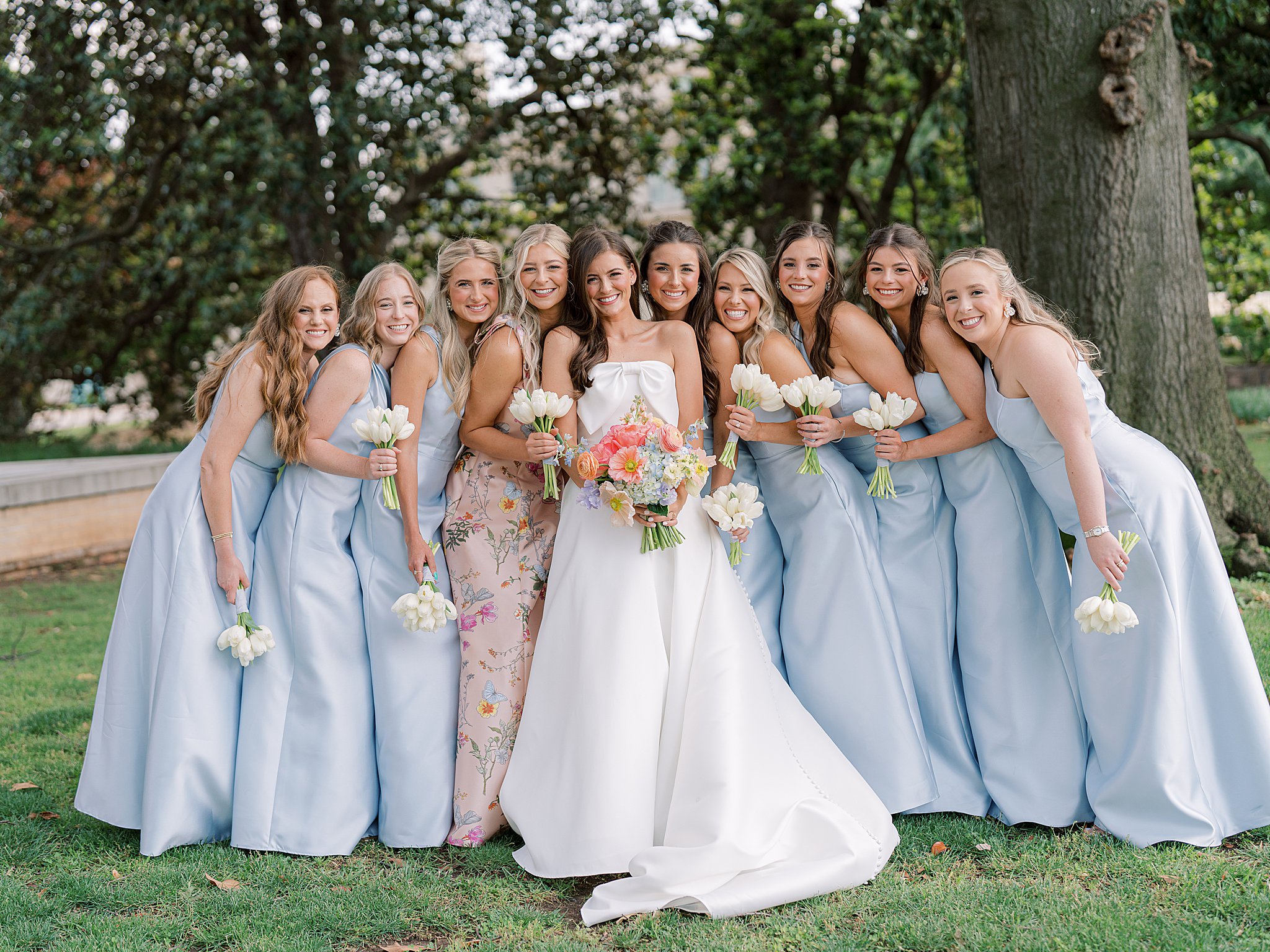 Tulsa wedding photography of a wedding party posing together outdoors